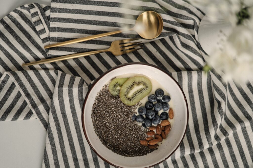 Blueberry and Almond Smoothie Bowl