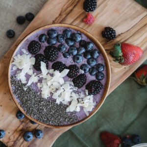 Blueberry and spinach acai bowl