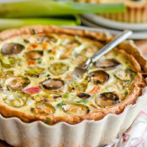 Chicken quiche with leek and mushrooms